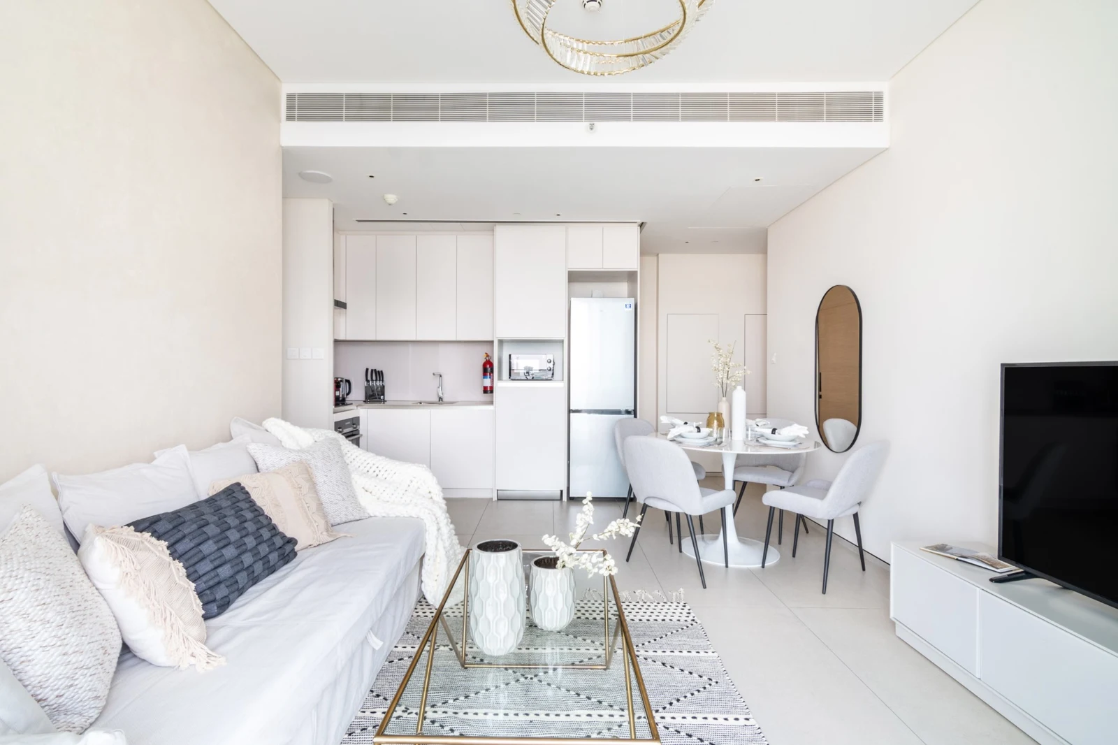 Bright elegant living space at Address Beach Resort 2008 — The Smart Concierge